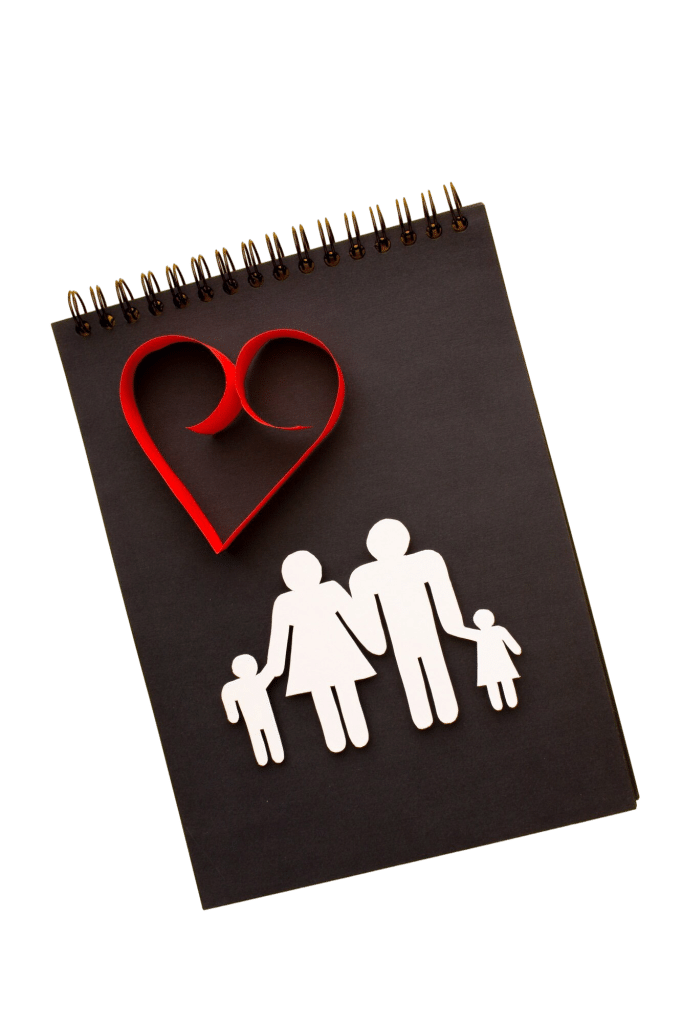 carnet de note famille en papier et coeur découpé